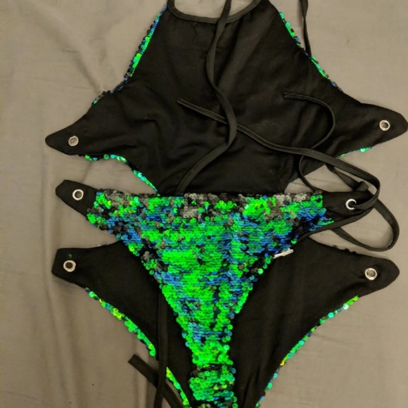 Mermaid Color changing bathing suit - Picture 4 of 5